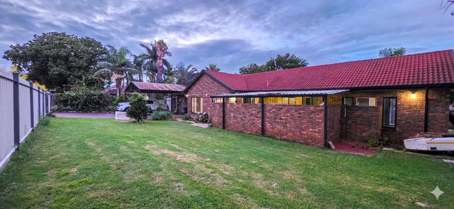 4 Bedroom Property for Sale in Florauna Gauteng