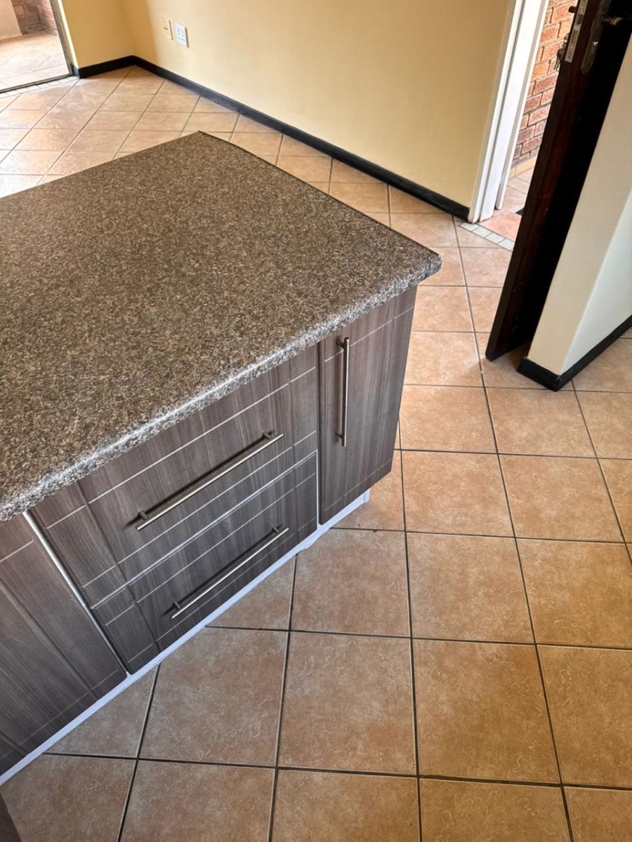 2 Bedroom Property for Sale in Mooikloof Gauteng