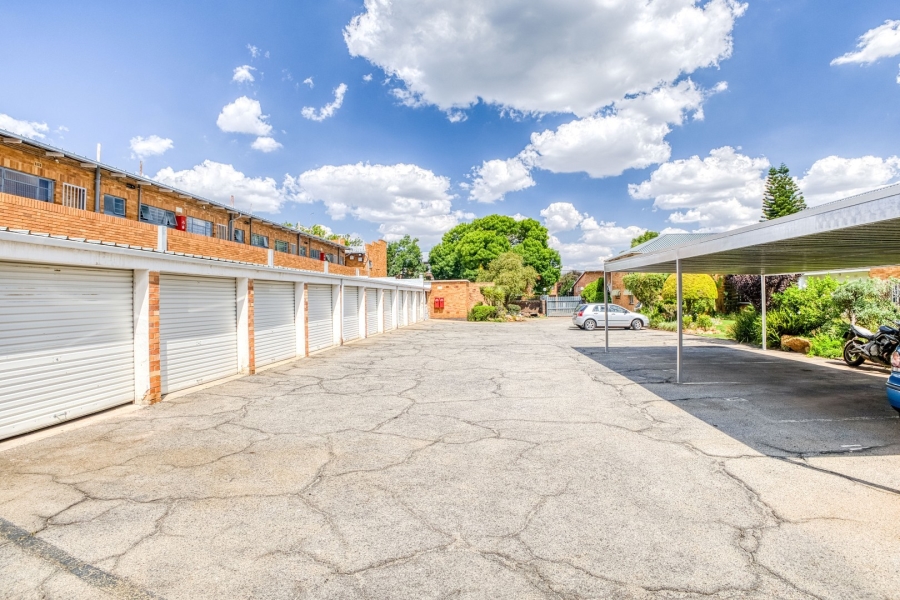 2 Bedroom Property for Sale in Linden Gauteng