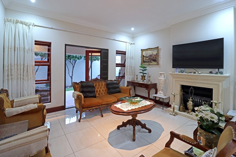 5 Bedroom Property for Sale in Bryanston Gauteng