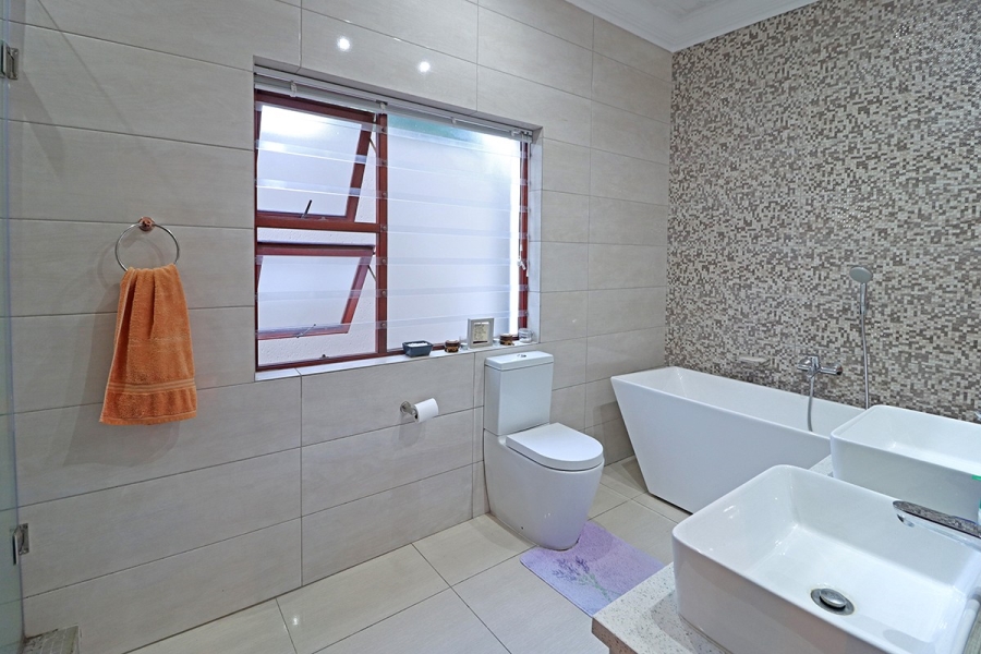 5 Bedroom Property for Sale in Bryanston Gauteng