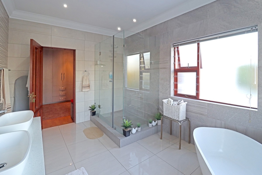 5 Bedroom Property for Sale in Bryanston Gauteng