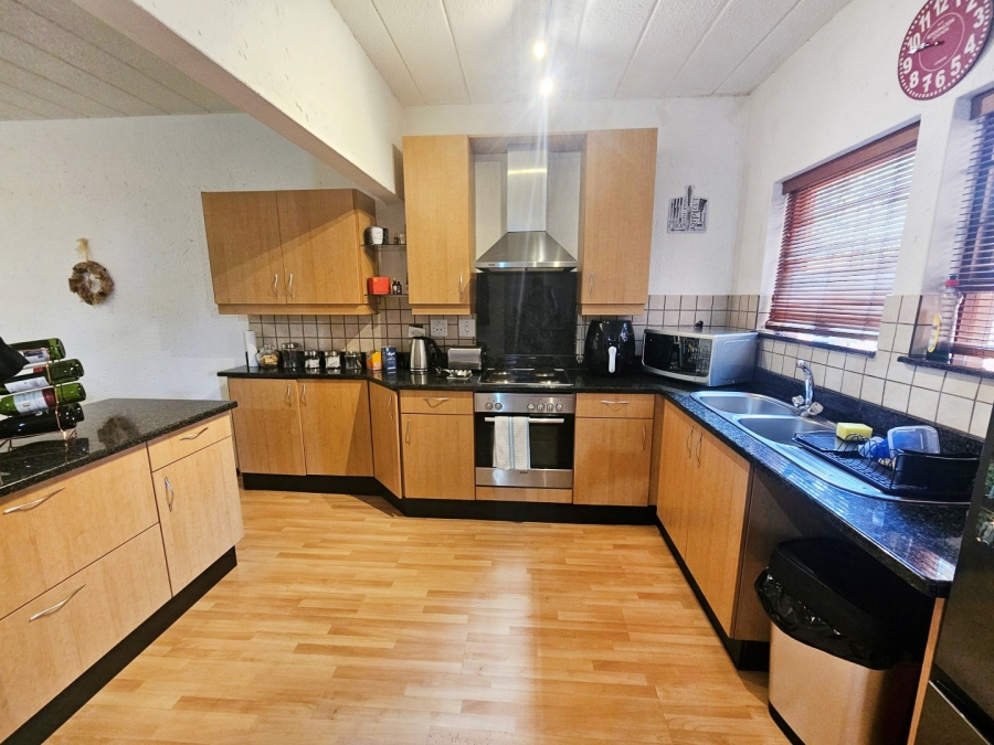 2 Bedroom Property for Sale in Sunninghill Gauteng