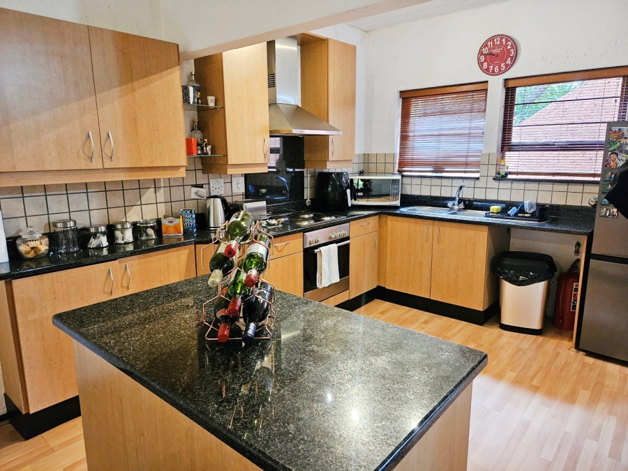 2 Bedroom Property for Sale in Sunninghill Gauteng