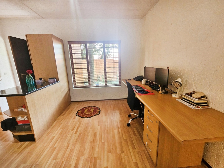 2 Bedroom Property for Sale in Sunninghill Gauteng