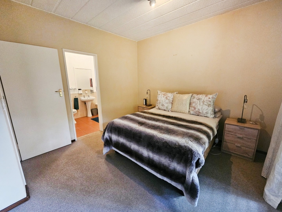 2 Bedroom Property for Sale in Sunninghill Gauteng