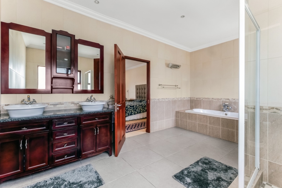 4 Bedroom Property for Sale in Fairland Gauteng