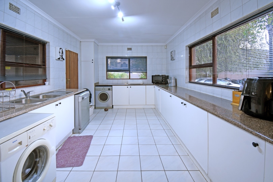 4 Bedroom Property for Sale in Petervale Gauteng