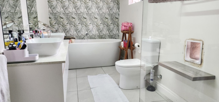 4 Bedroom Property for Sale in Petervale Gauteng