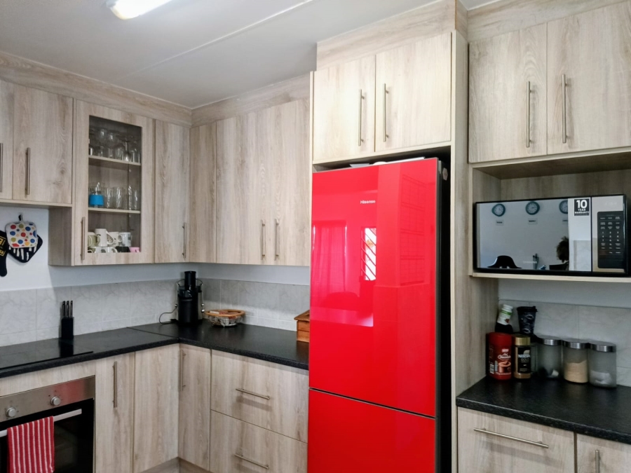 2 Bedroom Property for Sale in Radiokop Gauteng