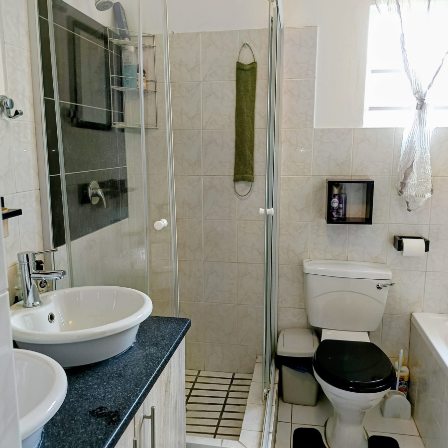 2 Bedroom Property for Sale in Radiokop Gauteng