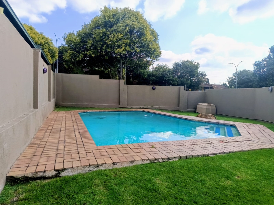 2 Bedroom Property for Sale in Radiokop Gauteng