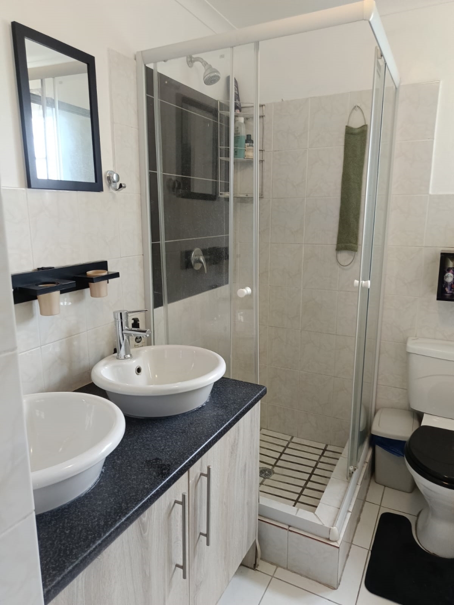 2 Bedroom Property for Sale in Radiokop Gauteng