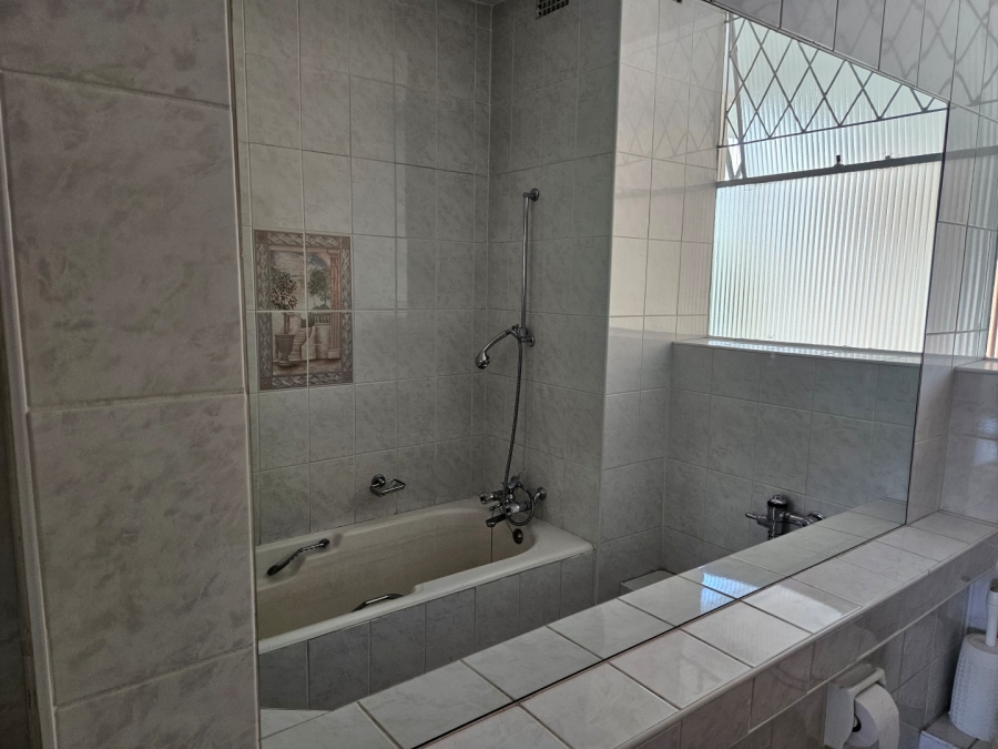 2 Bedroom Property for Sale in Dunkeld Gauteng