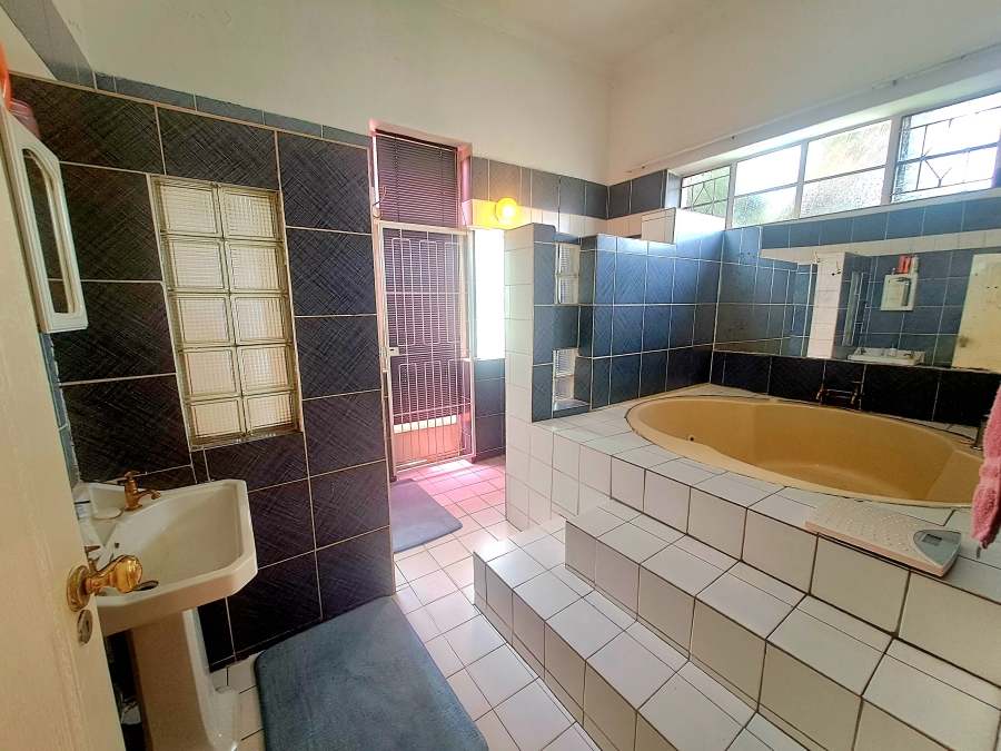 5 Bedroom Property for Sale in Kensington Gauteng