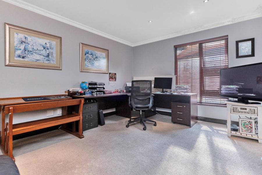 4 Bedroom Property for Sale in Woodmead Gauteng