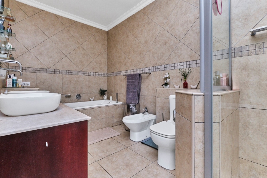 4 Bedroom Property for Sale in Woodmead Gauteng