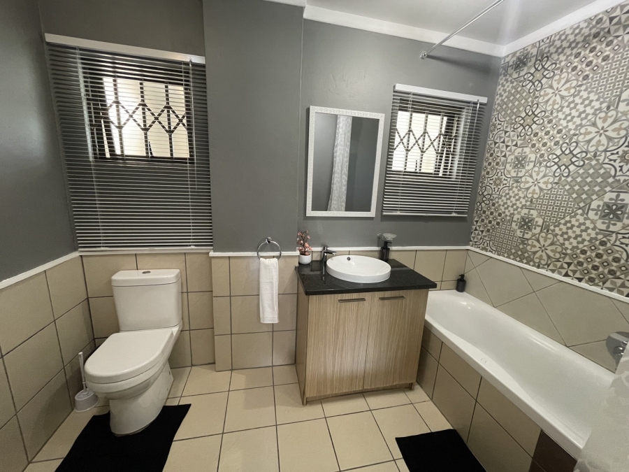 To Let 1 Bedroom Property for Rent in Fourways Gauteng