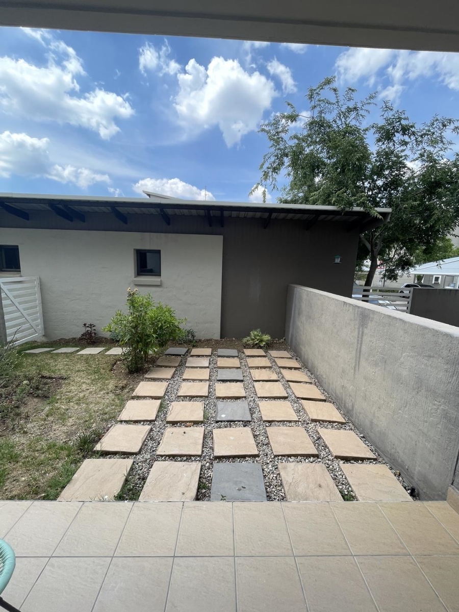 To Let 1 Bedroom Property for Rent in Fourways Gauteng