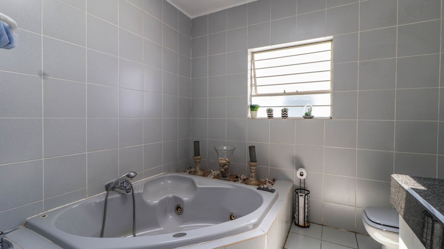 5 Bedroom Property for Sale in Melrose North Gauteng