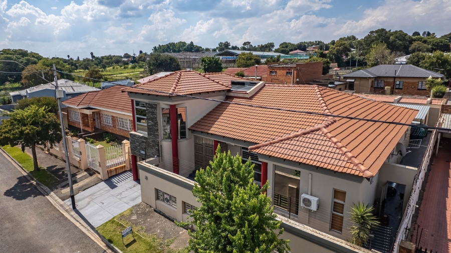 4 Bedroom Property for Sale in Crosby Gauteng