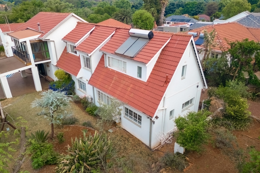 5 Bedroom Property for Sale in Greenside Gauteng