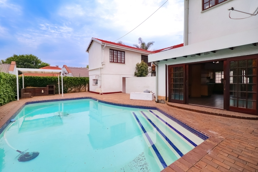 5 Bedroom Property for Sale in Greenside Gauteng