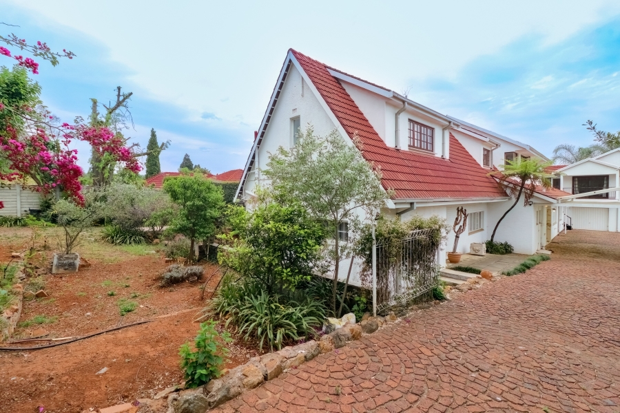 5 Bedroom Property for Sale in Greenside Gauteng