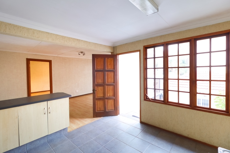 5 Bedroom Property for Sale in Greenside Gauteng