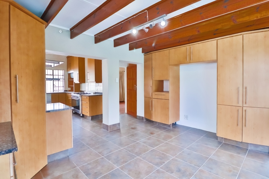 5 Bedroom Property for Sale in Greenside Gauteng