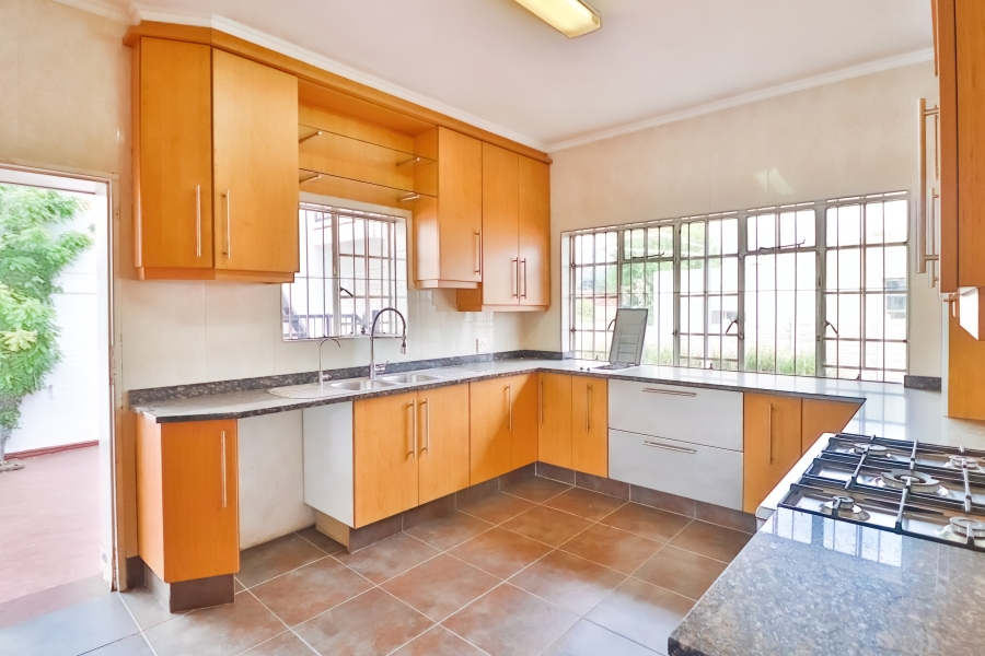 5 Bedroom Property for Sale in Greenside Gauteng