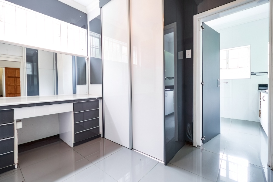 5 Bedroom Property for Sale in Greenside Gauteng