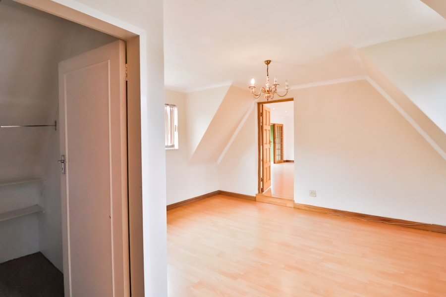 5 Bedroom Property for Sale in Greenside Gauteng