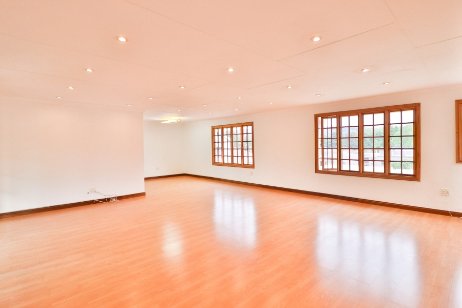 5 Bedroom Property for Sale in Greenside Gauteng