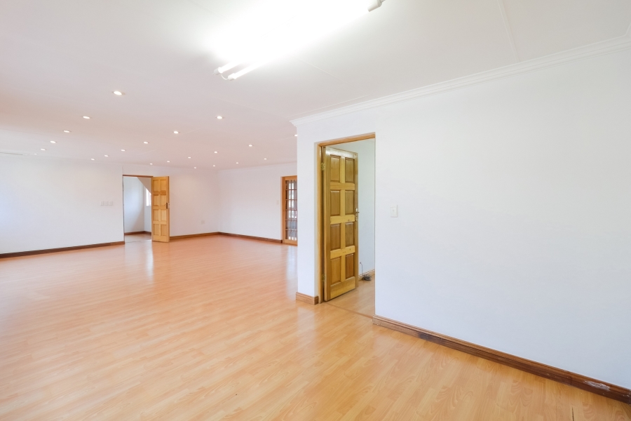 5 Bedroom Property for Sale in Greenside Gauteng