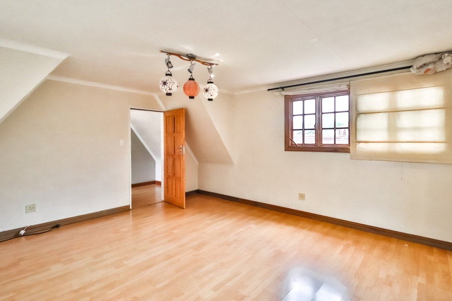 5 Bedroom Property for Sale in Greenside Gauteng