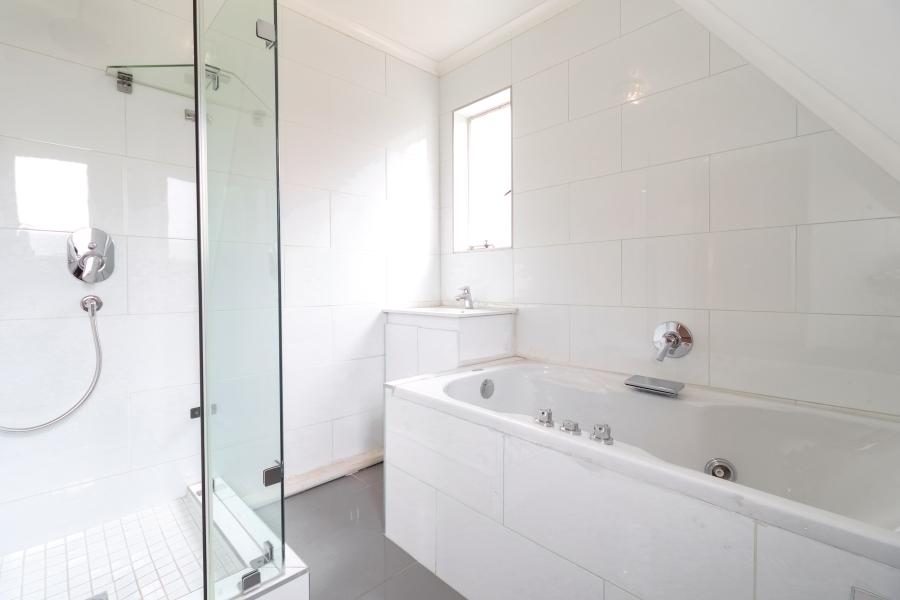 5 Bedroom Property for Sale in Greenside Gauteng