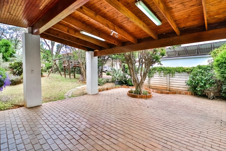 5 Bedroom Property for Sale in Greenside Gauteng