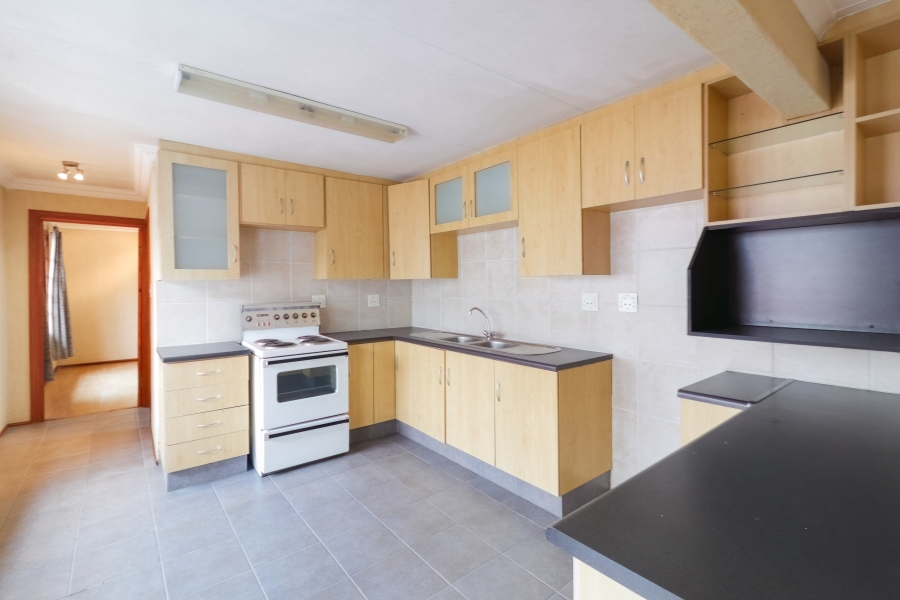 5 Bedroom Property for Sale in Greenside Gauteng