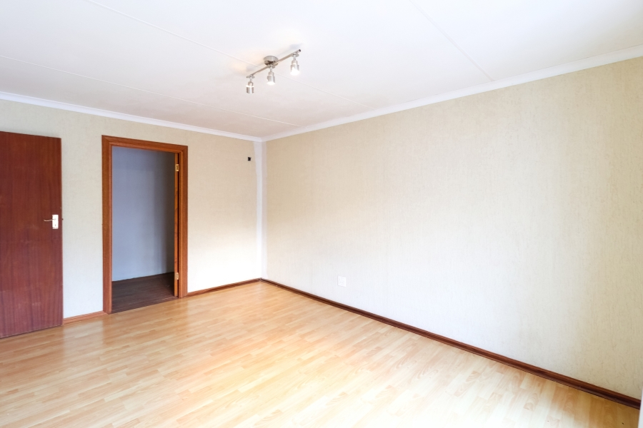 5 Bedroom Property for Sale in Greenside Gauteng