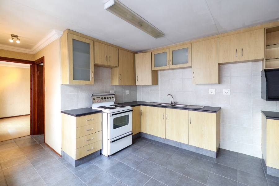 5 Bedroom Property for Sale in Greenside Gauteng