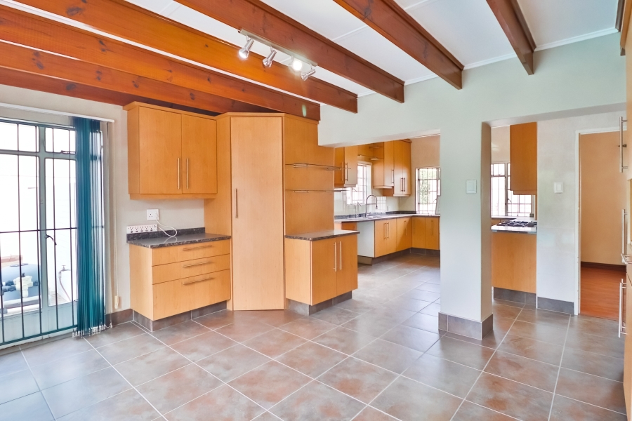 5 Bedroom Property for Sale in Greenside Gauteng