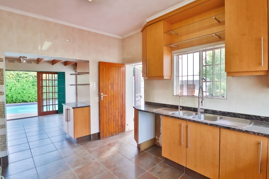 5 Bedroom Property for Sale in Greenside Gauteng