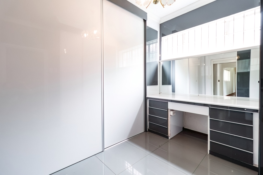 5 Bedroom Property for Sale in Greenside Gauteng