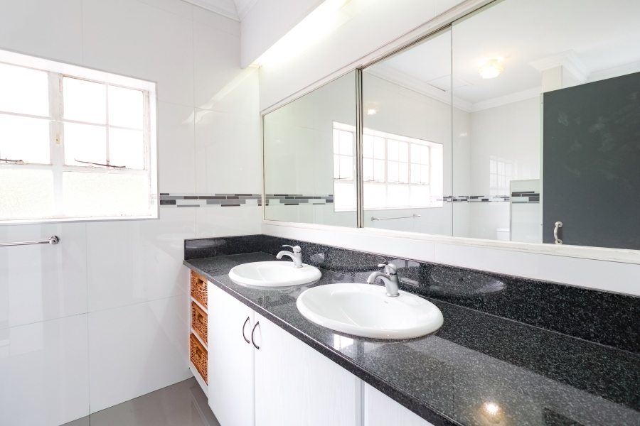 5 Bedroom Property for Sale in Greenside Gauteng