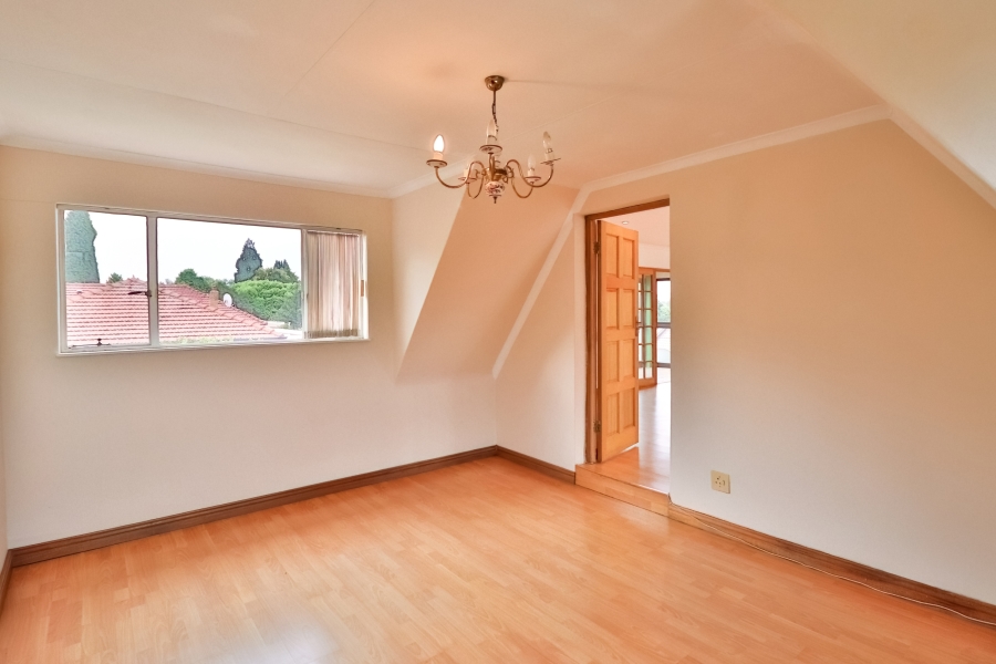 5 Bedroom Property for Sale in Greenside Gauteng