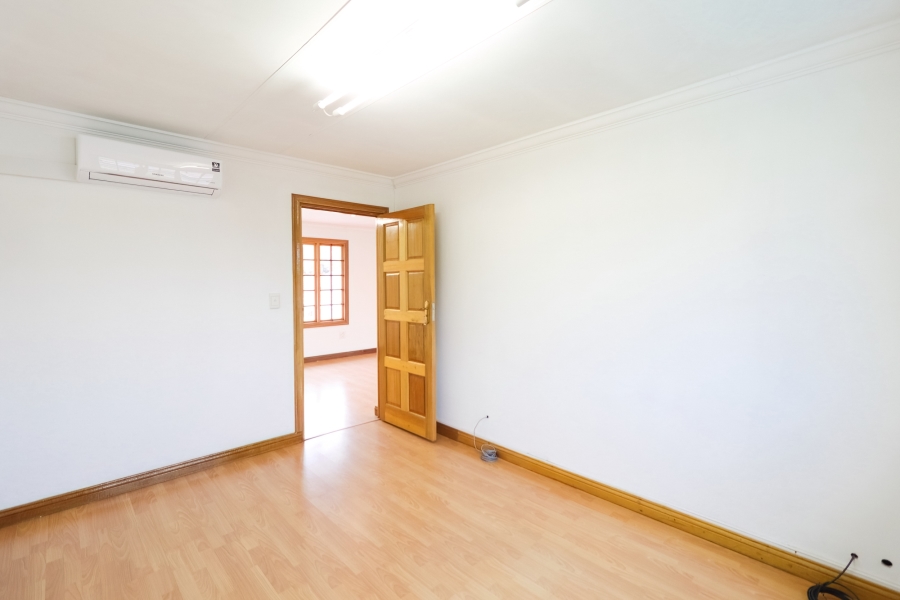 5 Bedroom Property for Sale in Greenside Gauteng