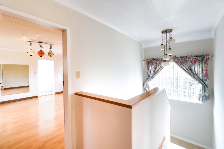 5 Bedroom Property for Sale in Greenside Gauteng