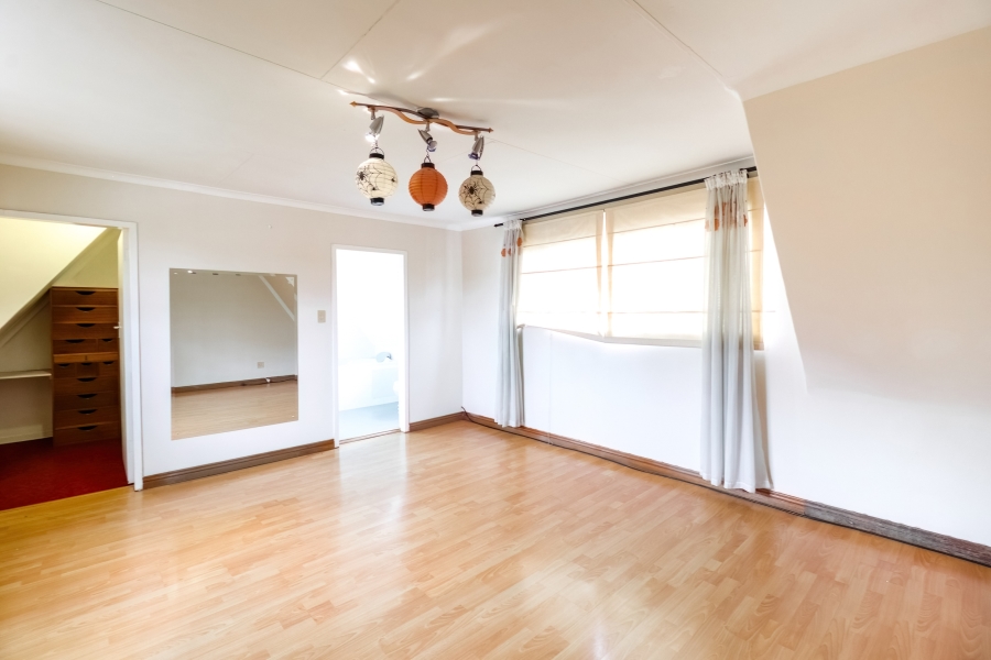 5 Bedroom Property for Sale in Greenside Gauteng