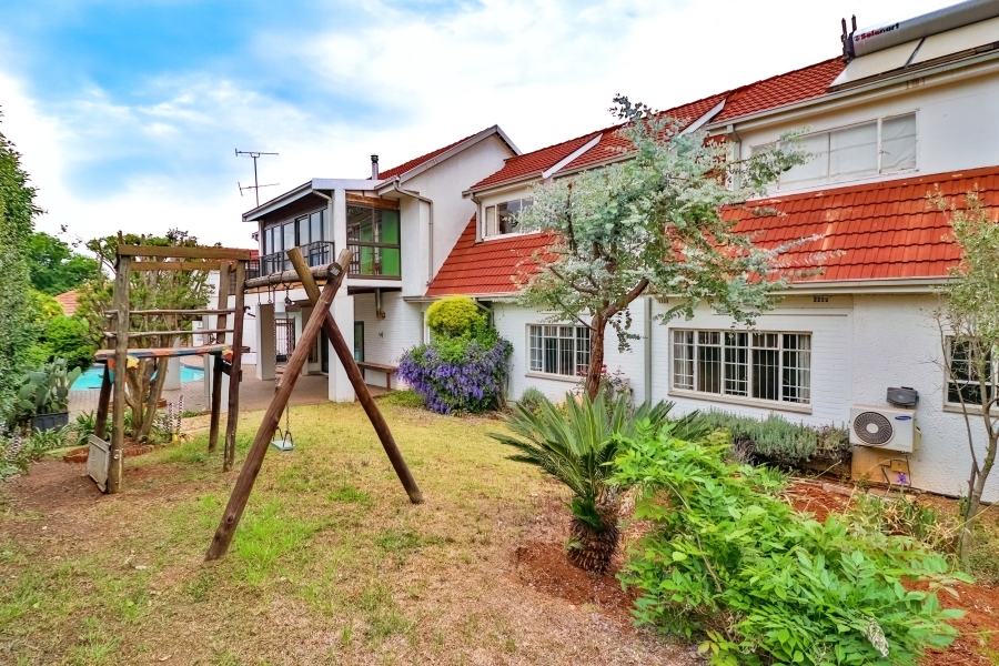 5 Bedroom Property for Sale in Greenside Gauteng